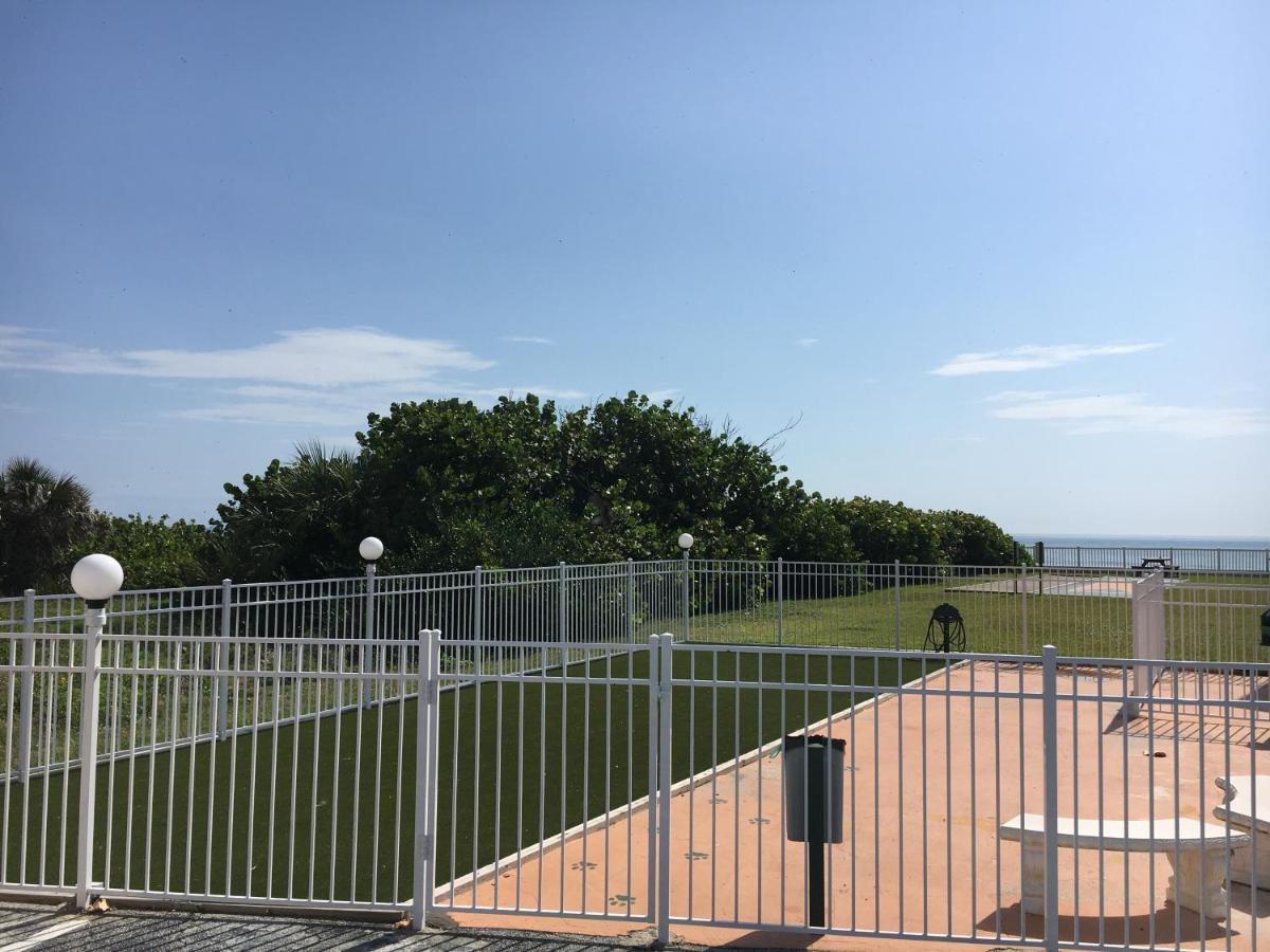 Paradise Beach Club - Oceanfront And Penthouse Satellite Beach Exterior foto